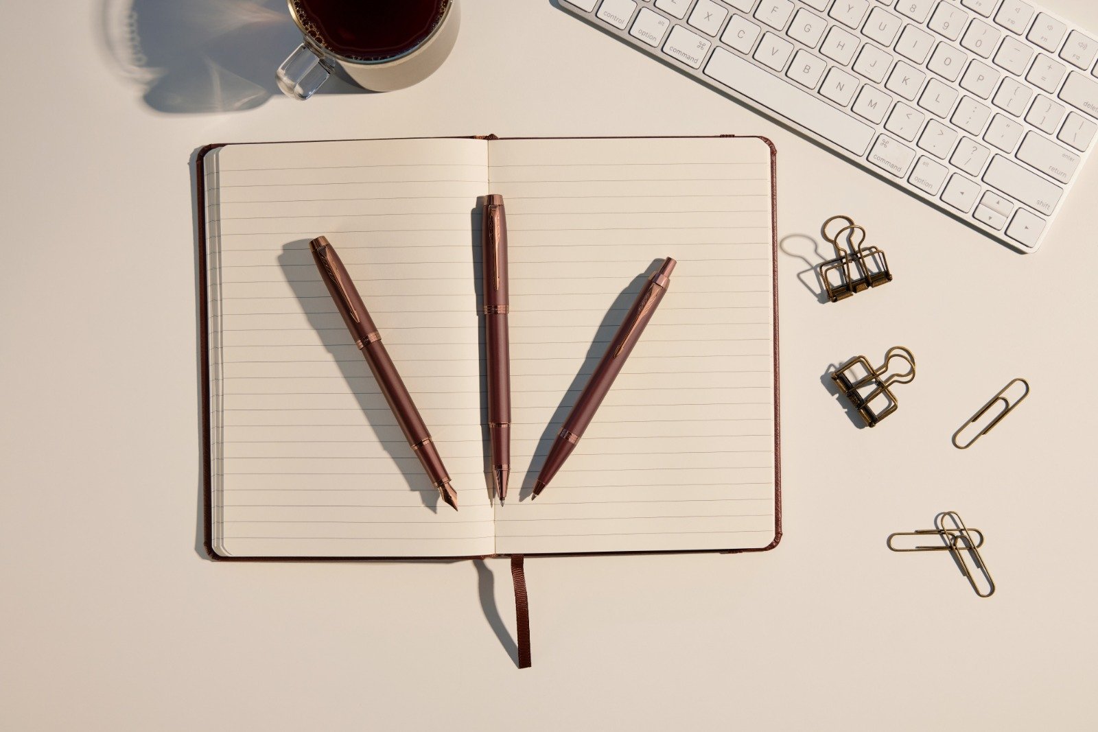Material escolar de escritura y cuadernos personalizados